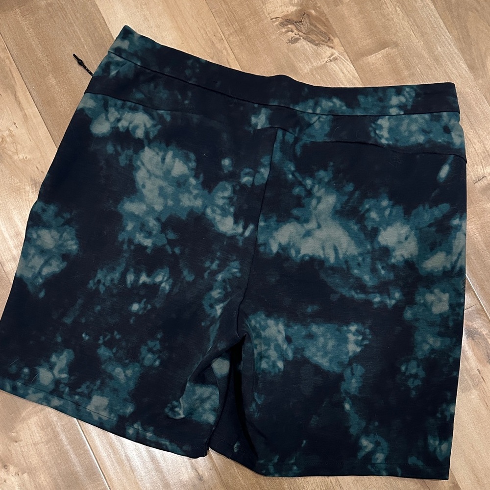 FLX Athletic Shorts in Black and Green - Picture 4 of 4